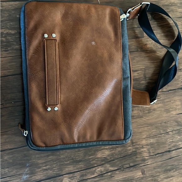 Laptop case - Picture 3 of 3